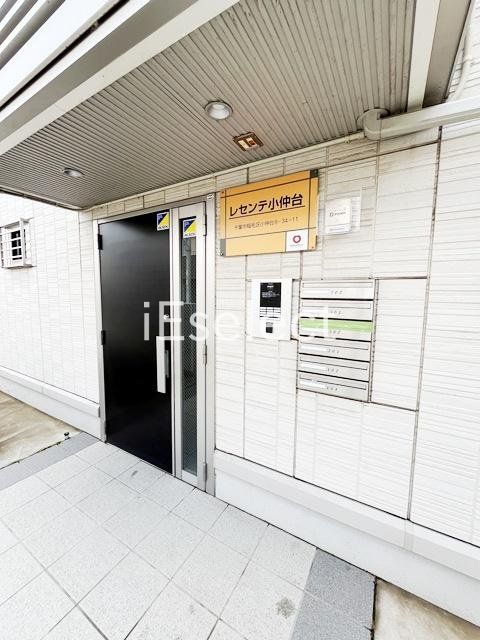 エントランス　エントランスはオートロック付きで安心です