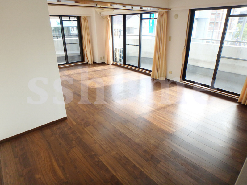 居室・リビング　南西向きで明るいお部屋です☆