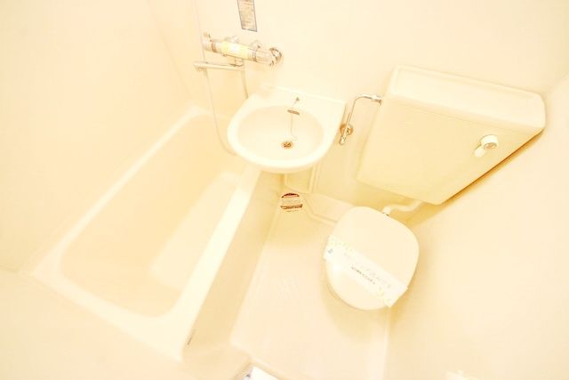 バス・シャワールーム　同物件別部屋写真