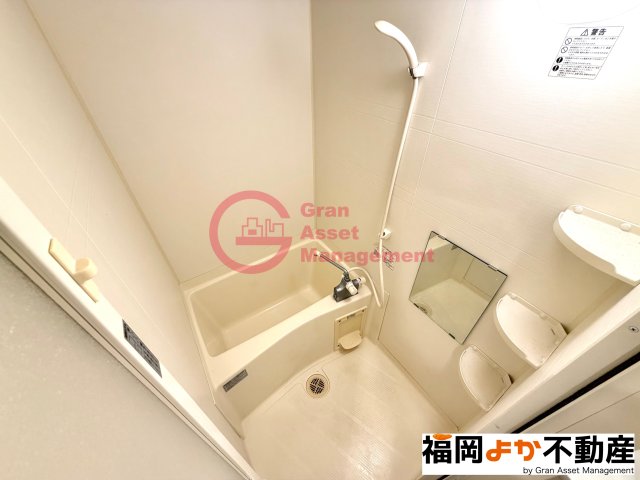 バス・シャワールーム　コンパクトで使いやすいお風呂です