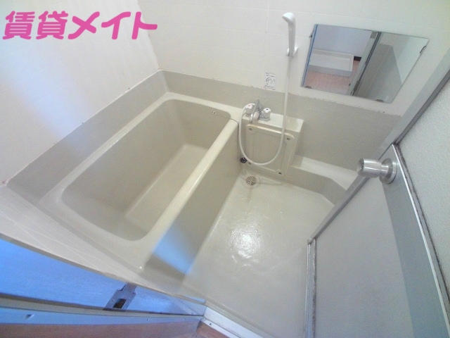 バス・シャワールーム　バス別部屋写真です