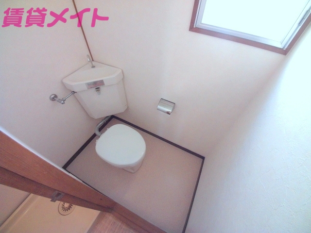 トイレ　トイレ別部屋写真です