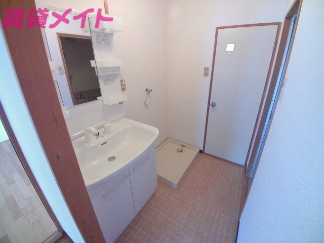 洗面設備　洗面所別部屋写真です