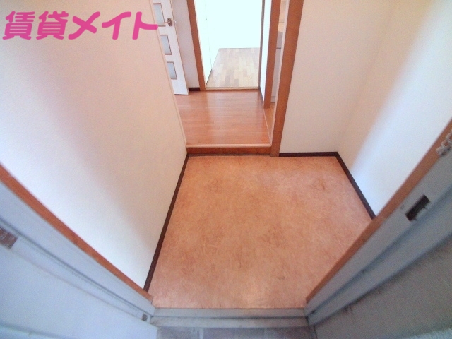 玄関　玄関別部屋写真です