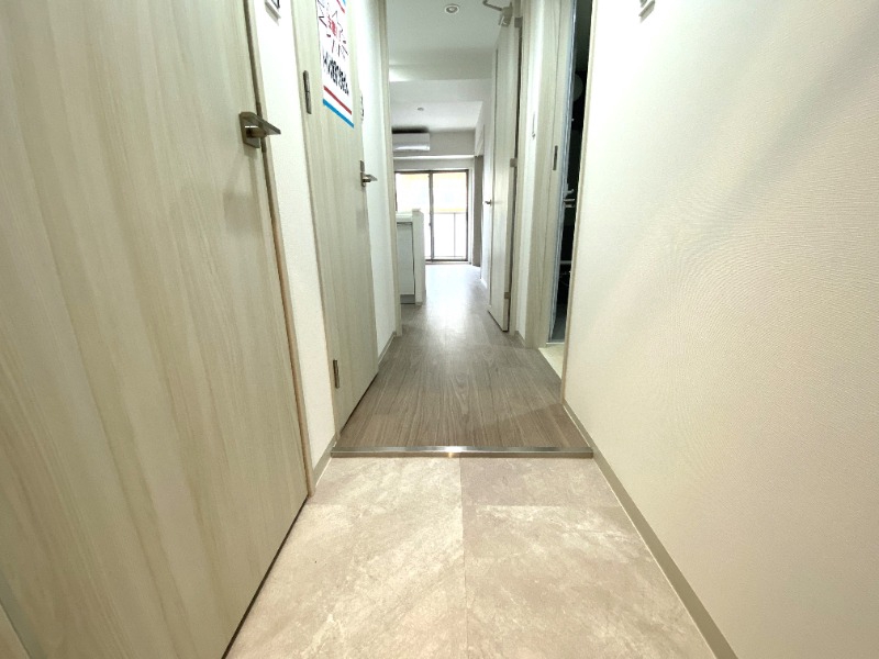 玄関　玄関を一歩入ると・・・こんな感じです。