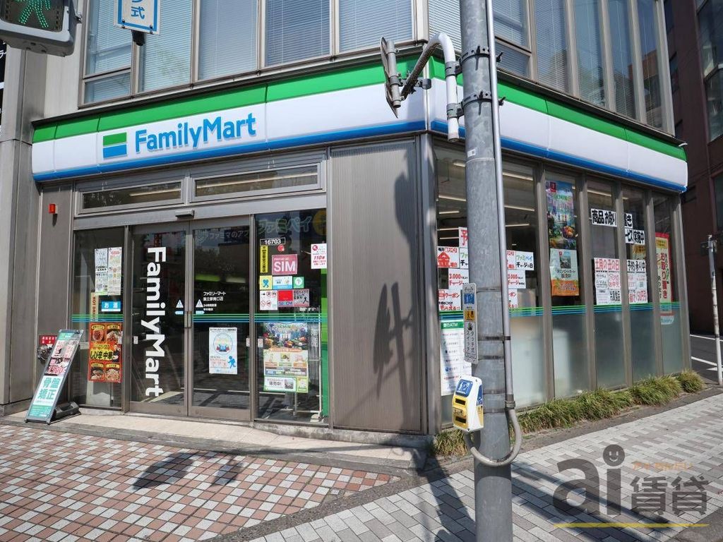 コンビニ　ファミリーマート国立駅南口店（コンビニ）まで130m