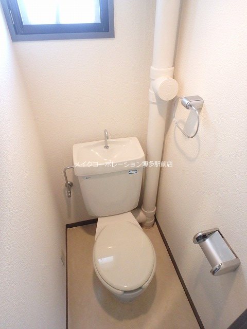 トイレ　※写真は棟内別部屋参考写真
