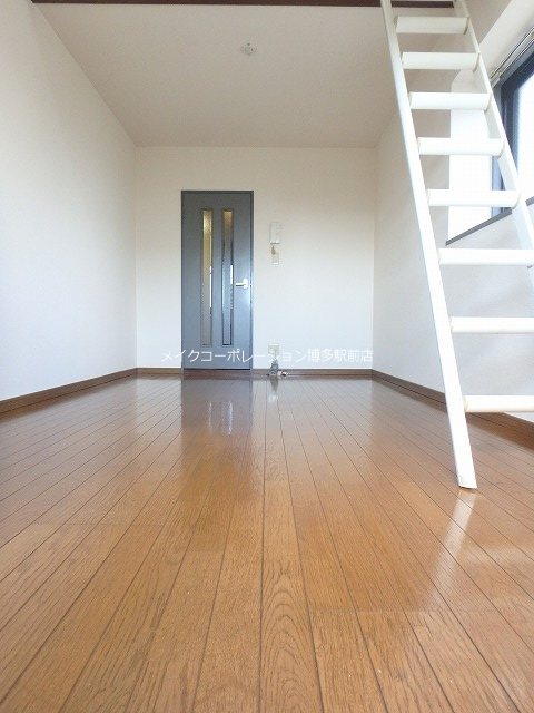 居室・リビング　※出窓はありません