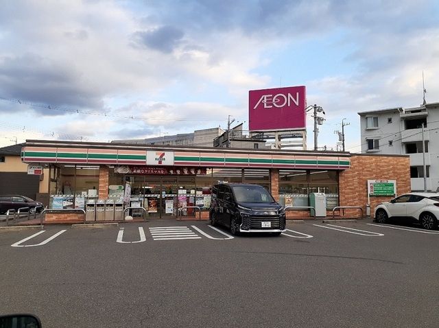 コンビニ　セブンイレブン（コンビニ）まで500m