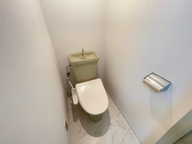 エステート丸貞のトイレ写真