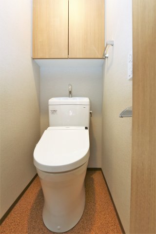 トイレ　参考写真（同物件別部屋）