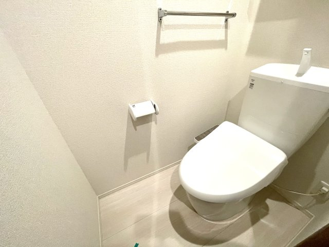 トイレ　ウォシュレット付きのトイレです♪