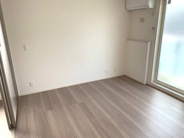 グレイスコート本山中町の居間写真