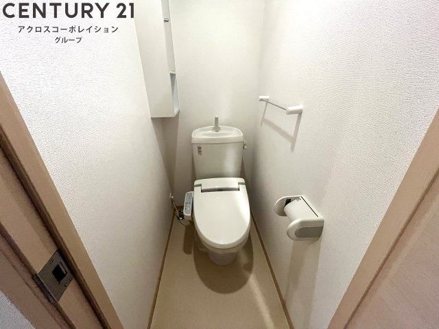 トイレ　温水洗浄便座付きのトイレです♪