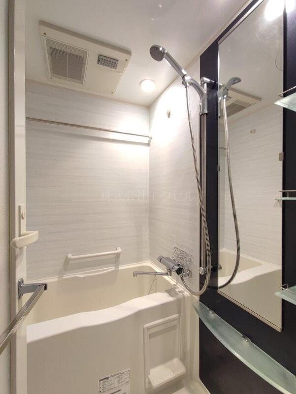 バス・シャワールーム　浴室乾燥機付きのお部屋です。