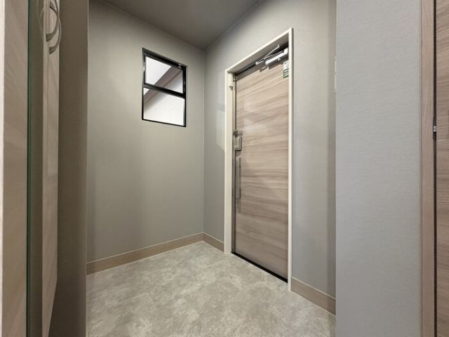RETOLIA瓦口WESTの玄関写真