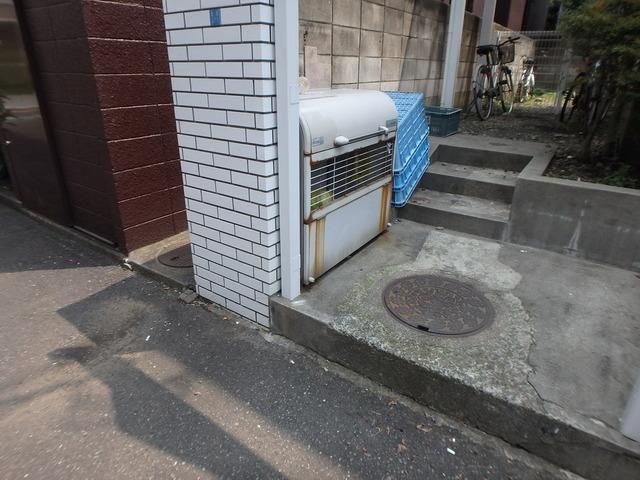 エントランス　★ゴミ置場あり★