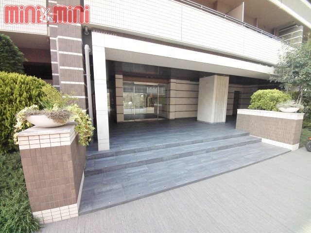 エントランス　凛としたオシャレなエントランス。