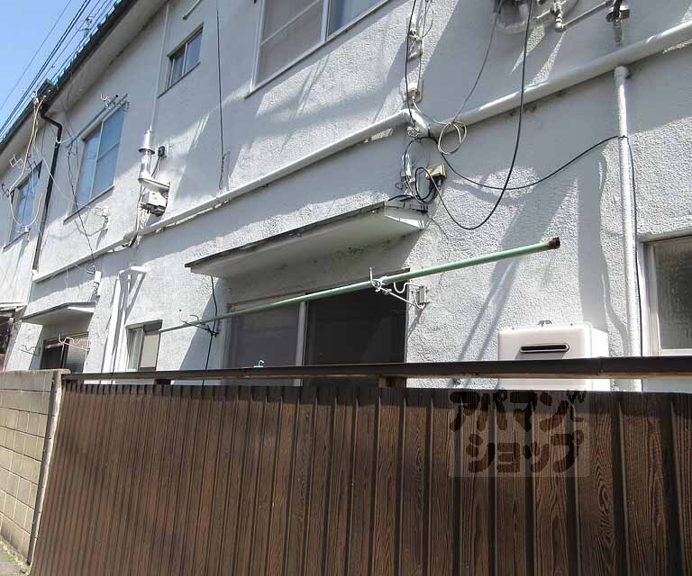 バルコニー　物干し竿かけられます。