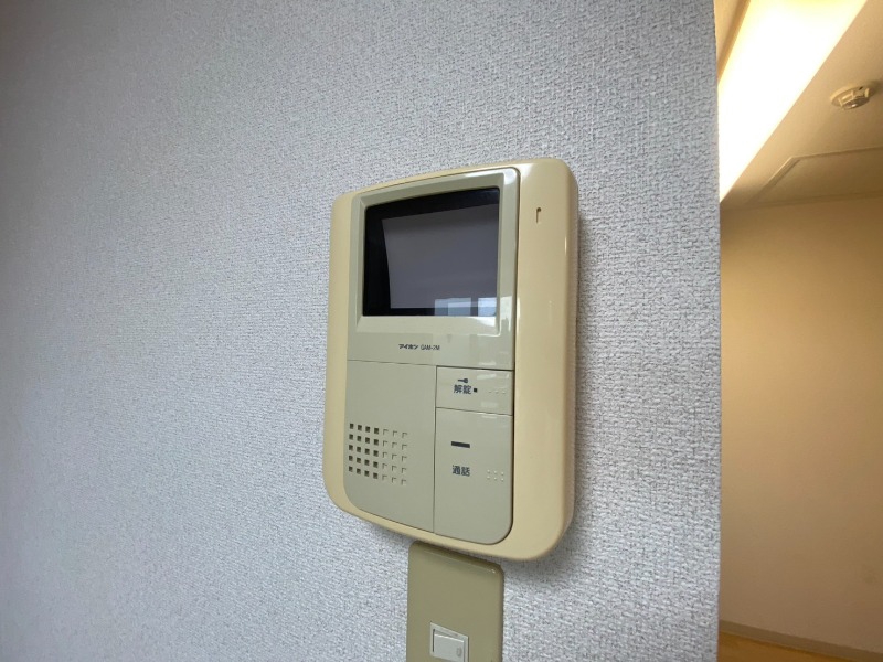セキュリティ　インターホンは通話ができるので急な訪問があっても安心です。