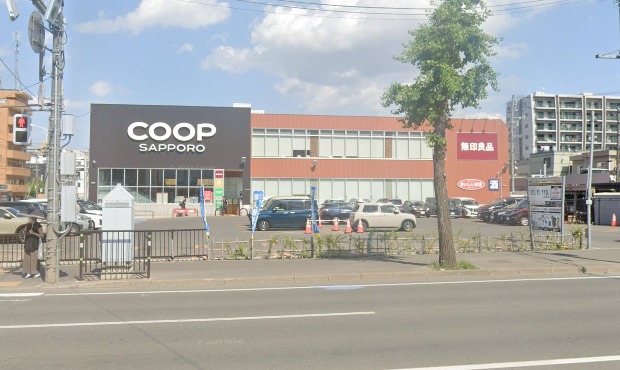 スーパー　コープさっぽろやまはな店（スーパー）まで196m