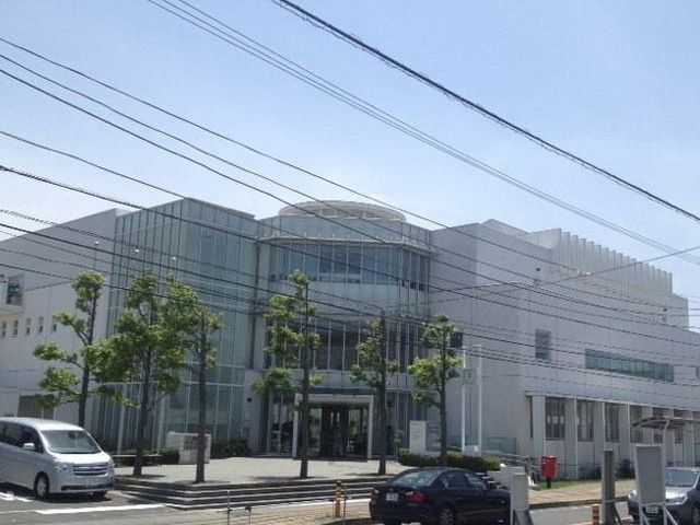 図書館　鎌倉市腰越図書館（図書館）まで725m