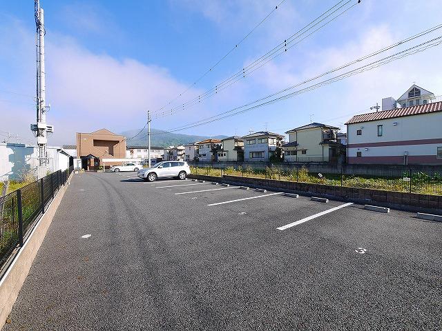 駐車場　駐車場に車を止められます