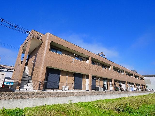 建物外観　落ち着いた雰囲気の外観です