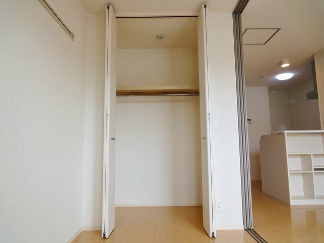 収納　洋室にも収納ございまうｓ。