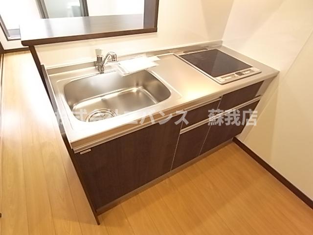 キッチン　コンパクトなキッチンで掃除もラクラク