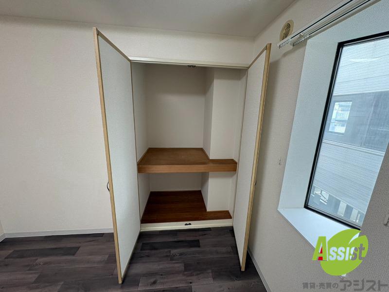 収納　寝室の収納です。部屋がすっきり片付きます。