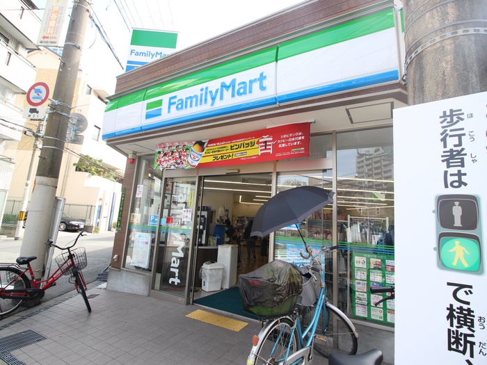 コンビニ　ファミリーマート（コンビニ）まで105m