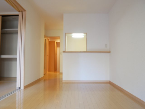 エイトバード東静岡の居間写真