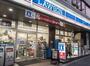 コンビニ　ローソン 南大塚三丁目店（コンビニ）まで586m