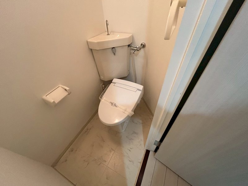 トイレ　同物件別号室の参考写真です。