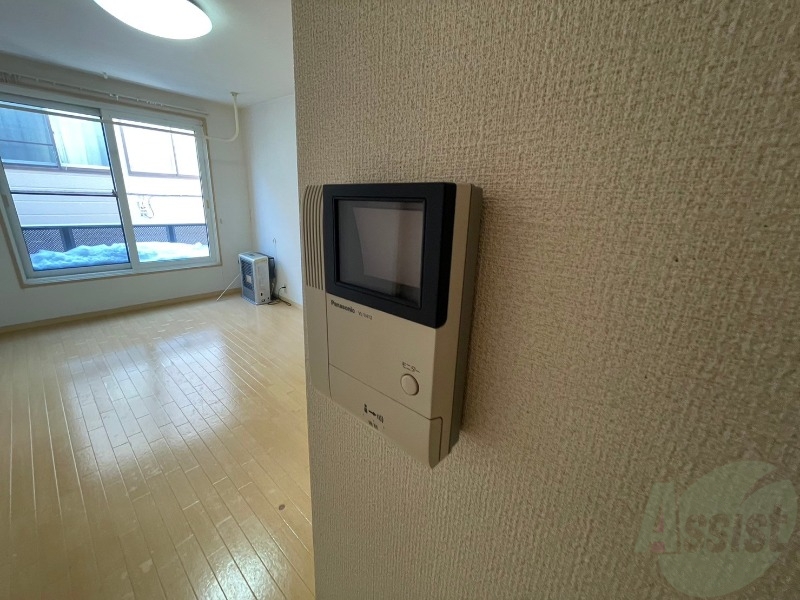 セキュリティ　ＴＶモニター付インターホンです。来客者の顔が見えるので安心！