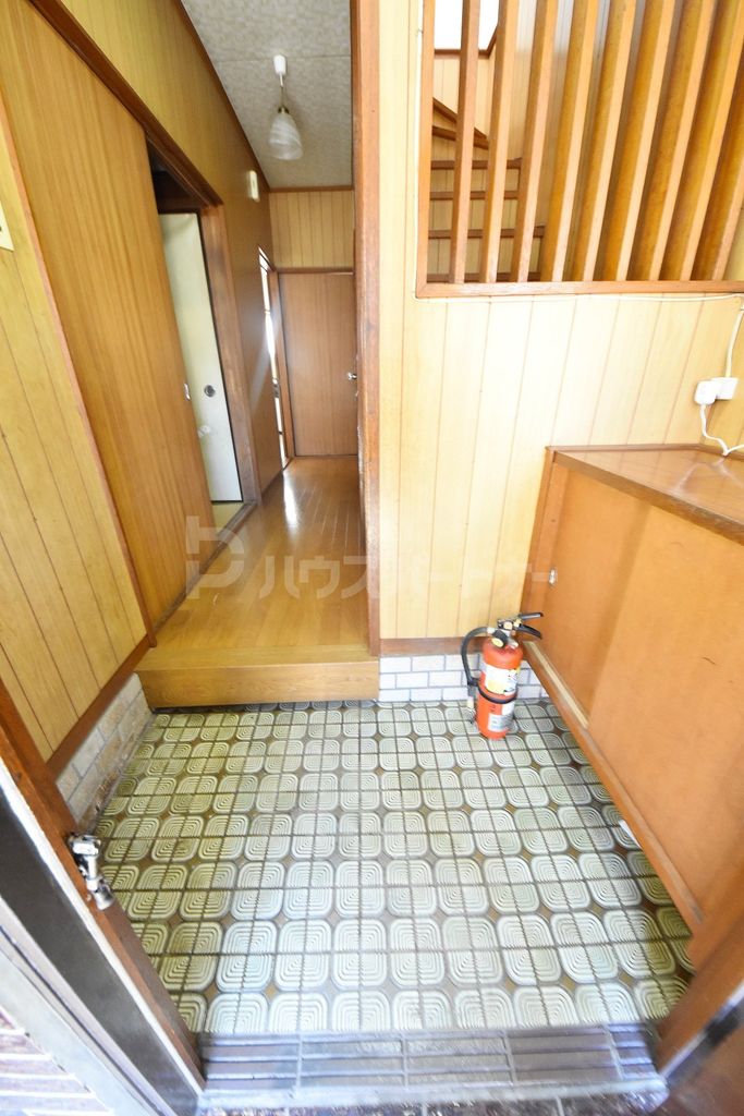 西柏台1丁目貸家の玄関写真
