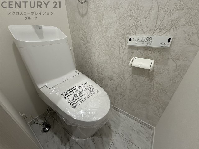 トイレ　温水洗浄便座付きのトイレです♪