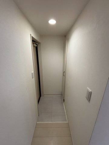 玄関　同物件別部屋写真