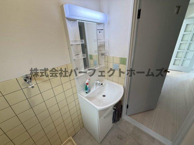 洗面設備　使いやすい独立洗面台です