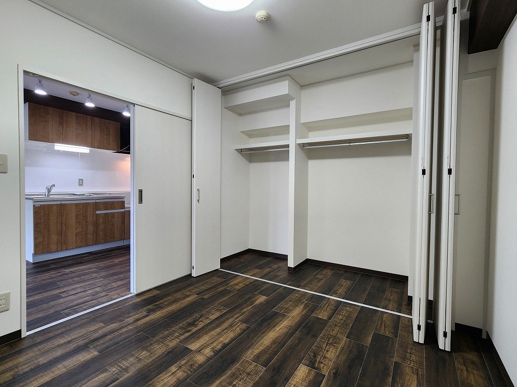 収納　大型クローゼット　建具交換済み