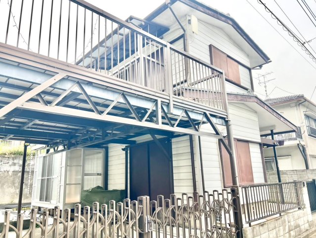 建物外観　屋根付きガレージ