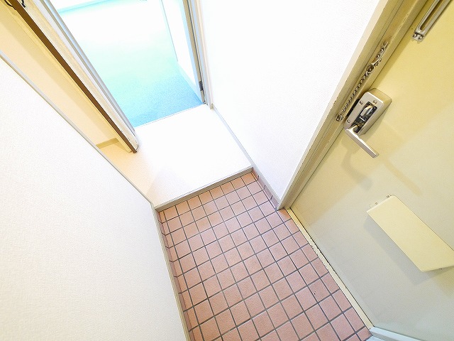 玄関　収納もある玄関です