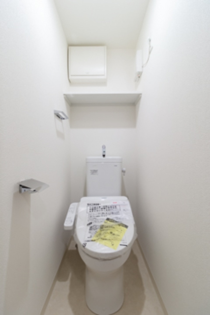 トイレ　※写真は同タイプ住戸です。