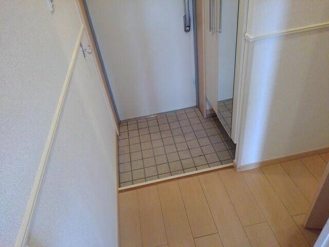 玄関　玄関収納あります