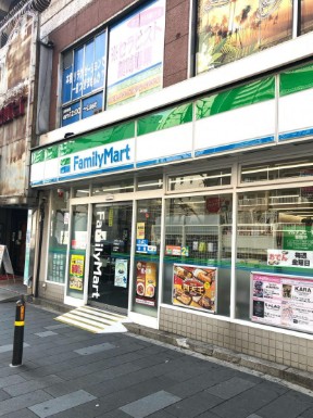 コンビニ　ファミリーマート赤羽駅南店（コンビニ）まで97m