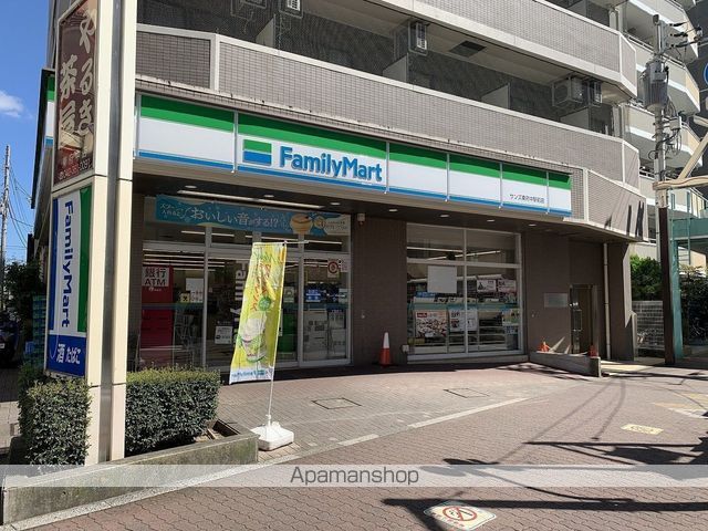 コンビニ　ファミリーマート（コンビニ）まで779m