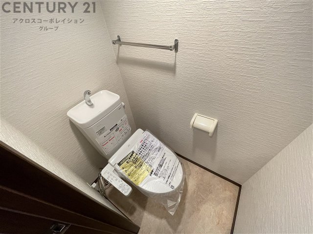 トイレ　温水洗浄便座付きのトイレです♪