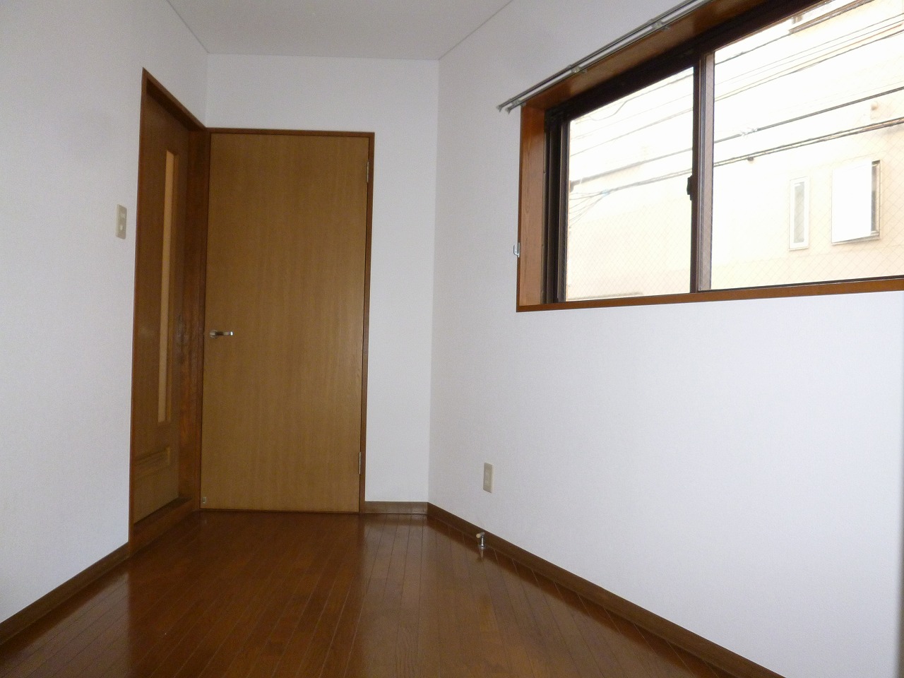 その他　角部屋の嬉しい居室の一室です。