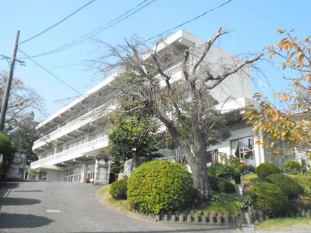 【浜松市浜名区引佐町金指のアパートの小学校】